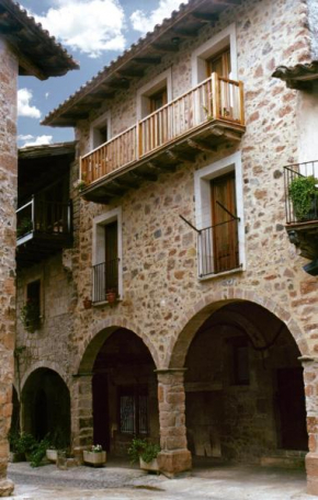  Apartaments Plaça Major  Санта-Пау
